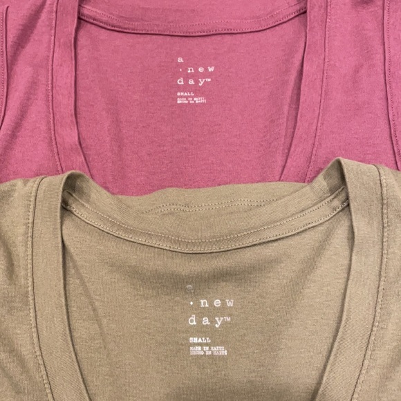 Bundle of Sleeveless Tops - Picture 3 of 4